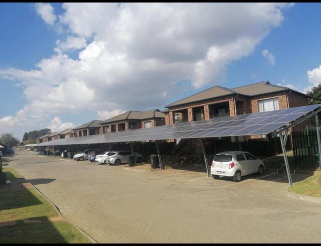 2 BEDROOM TOWNHOUSE FOR SALE IN SONNEVELD